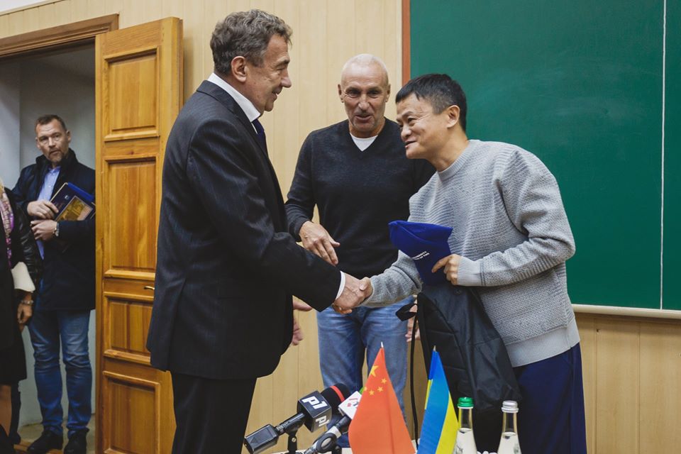 Yaroslavsky welcomes China’s Alibaba tech legend Jack Ma to Kharkiv University