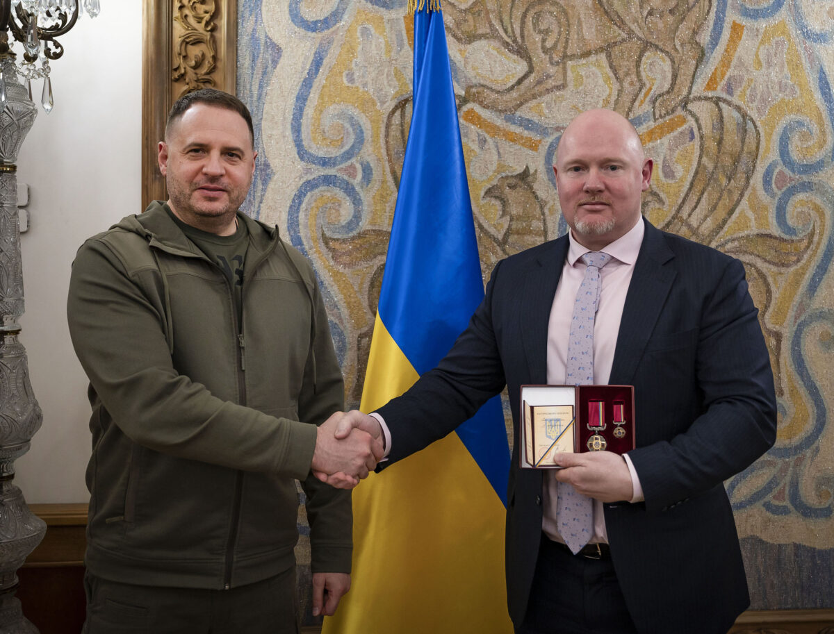 Business Ukraine magazine publisher Peter Dickinson receives Ukraine’s Order of Merit