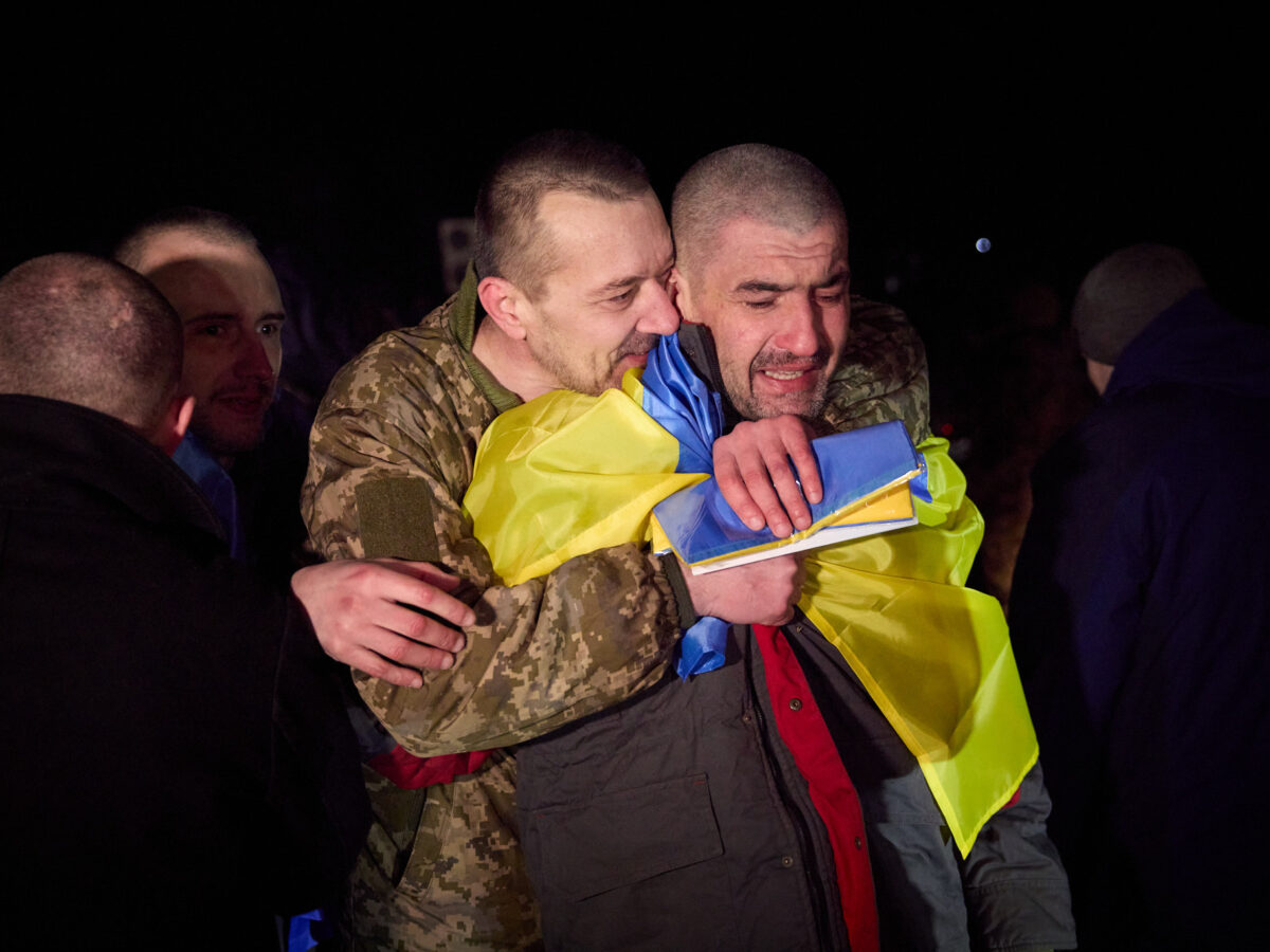 230 Ukrainians freed from Russian captivity in largest prisoner exchange of the war